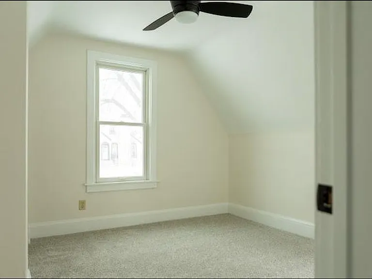 3555 Humboldt Ave N — Photo 13