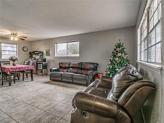 3rd image of 4848 Woodview Dr