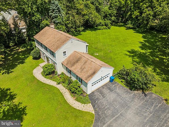 4th image of 710 Willowdale Ln