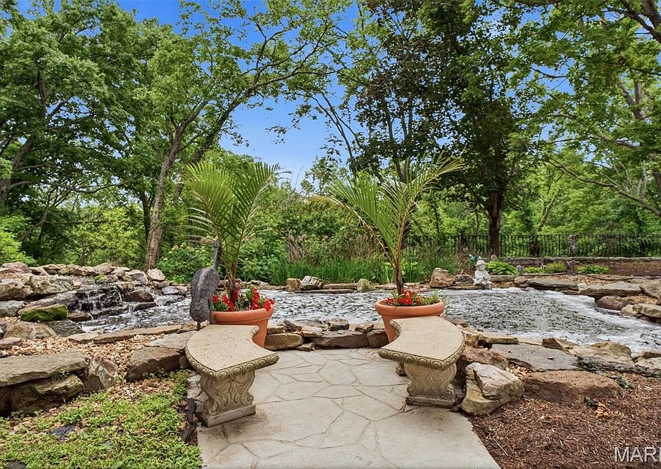 43rd image of 10700 Starhill Dr