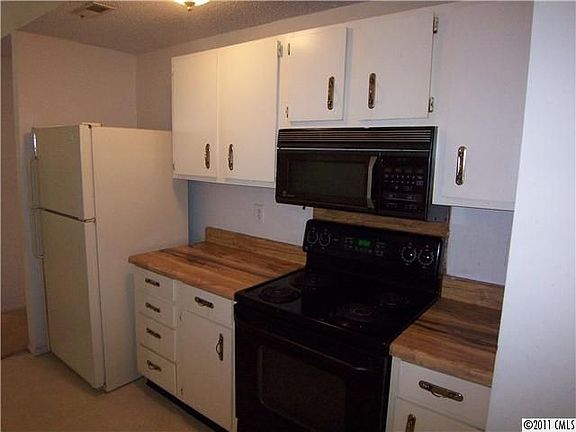 2nd image of 8118 Ivy Hollow Dr