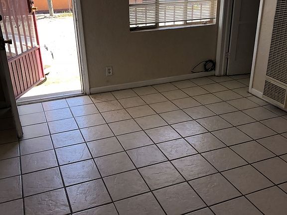 3rd image of 4022 Taylor Ave APT 4
