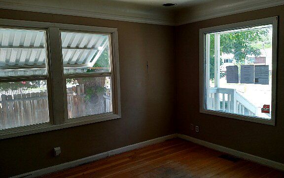 4th image of 271 W 15th St