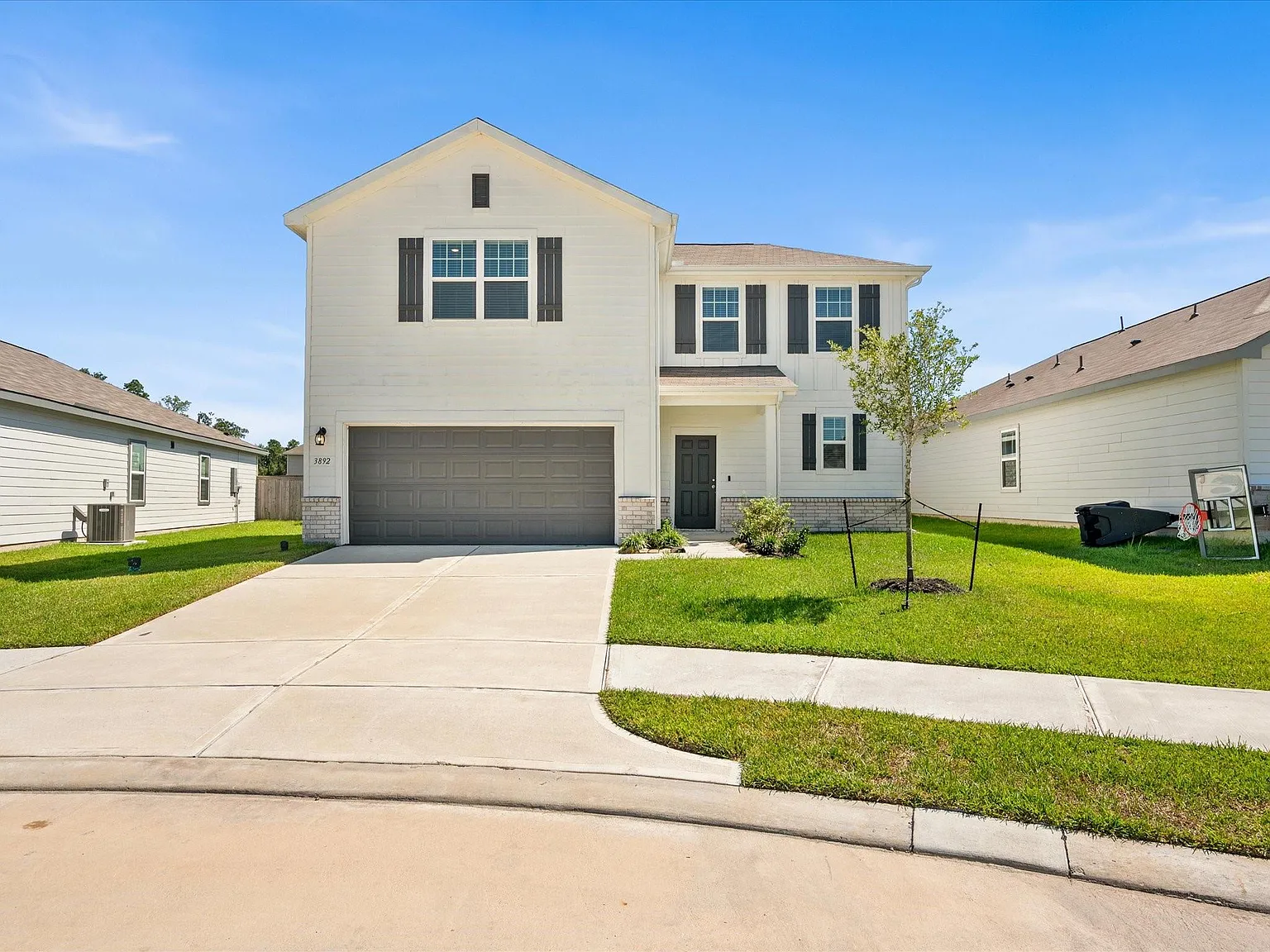 3 bed, 2.5 bath, 1946 sqft, $2,500 — Photo 2