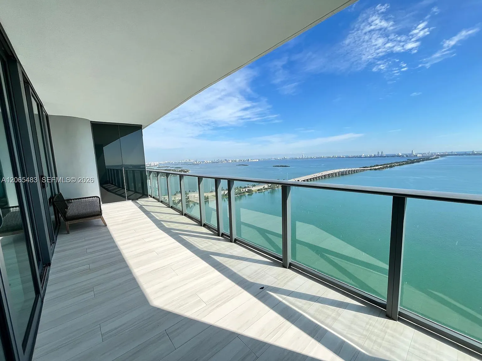 One Paraiso Condo — Photo 1