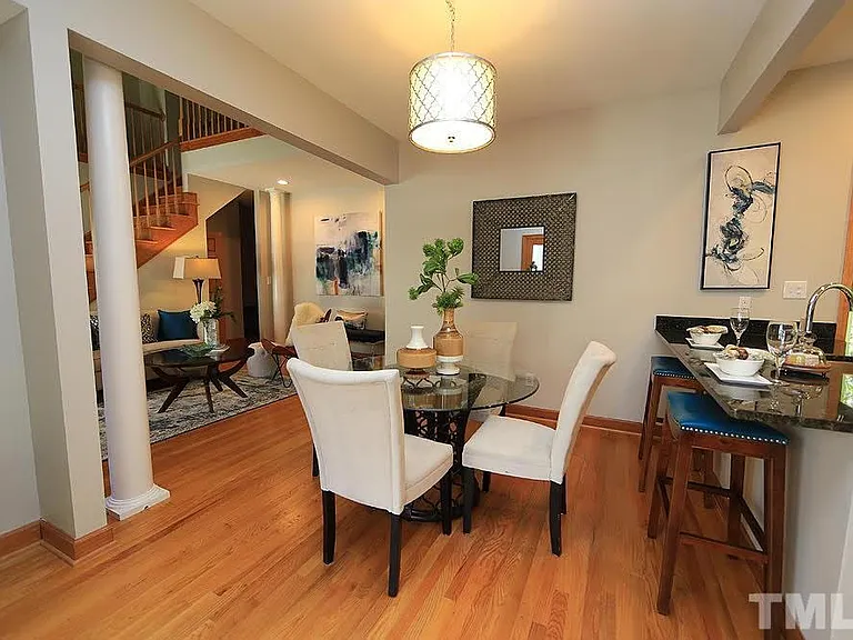 212 Columbia Pl W — Photo 4