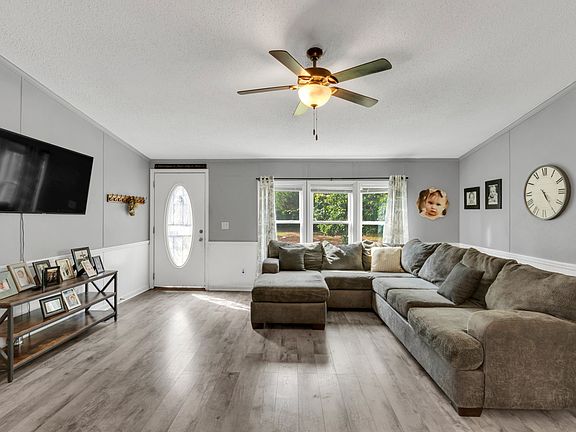 4th image of 418 Jakes Ave