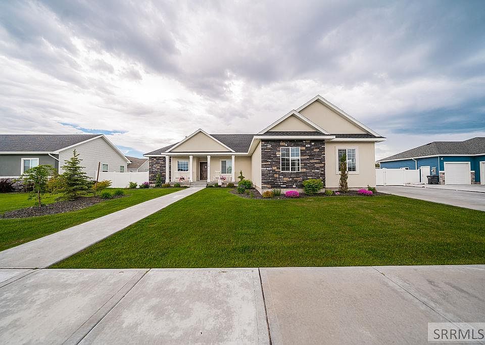 1st image of 728 Regency Ln