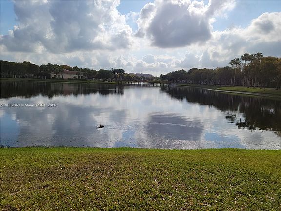 5th image of 2487 Centergate Dr APT 202