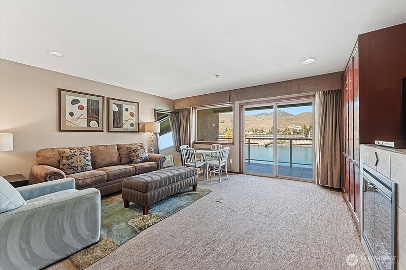 5th image of 322 W Woodin Avenue #643