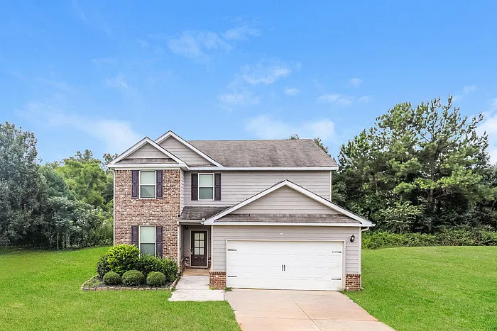 4 bed, 2.5 bath, 2390 sqft, $2,195 — Photo 1