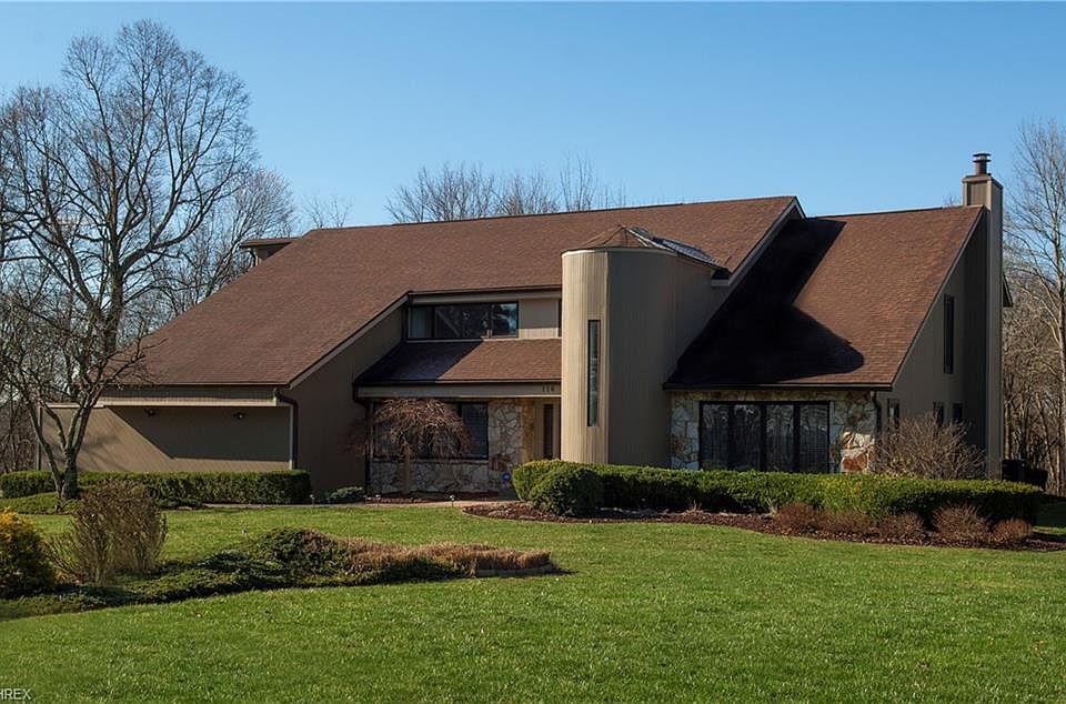 1st image of 110 Windy Point Dr