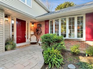 429 Burdick St, Libertyville, IL 60048