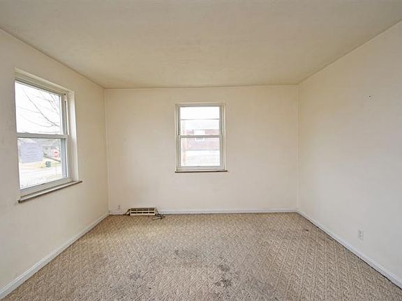 5th image of 205 Escalon St