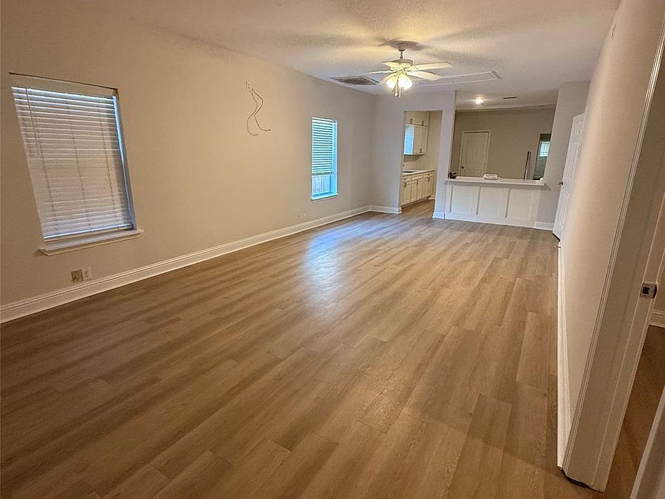 1st image of 320 Delaware St