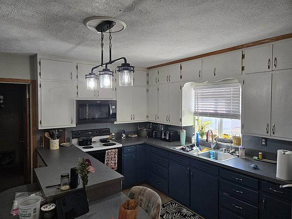 3rd image of 1135 W 6th St