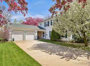 2S525 Ashley Dr, Glen Ellyn, IL 60137