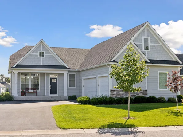 43 Summit Farm Ln, Gem Lake, MN 55110