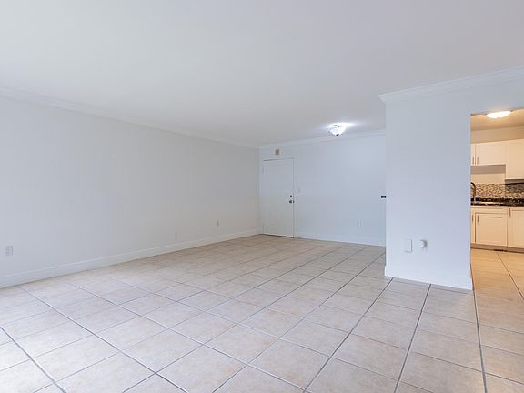 5th image of 9459 SW 76th St APT R8