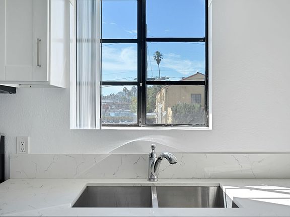 4th image of 1520 N Vista St APT 102