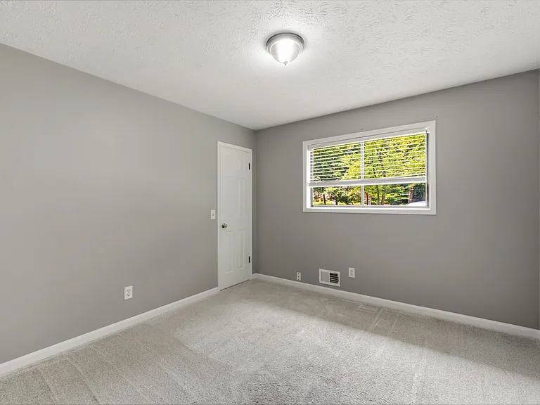 180 Lake Somerset Crst NW — Photo 14