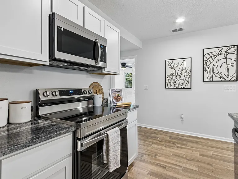 2781 Dellwood Ave — Photo 4