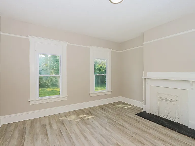 757321_018_living_room_13140467.jpg