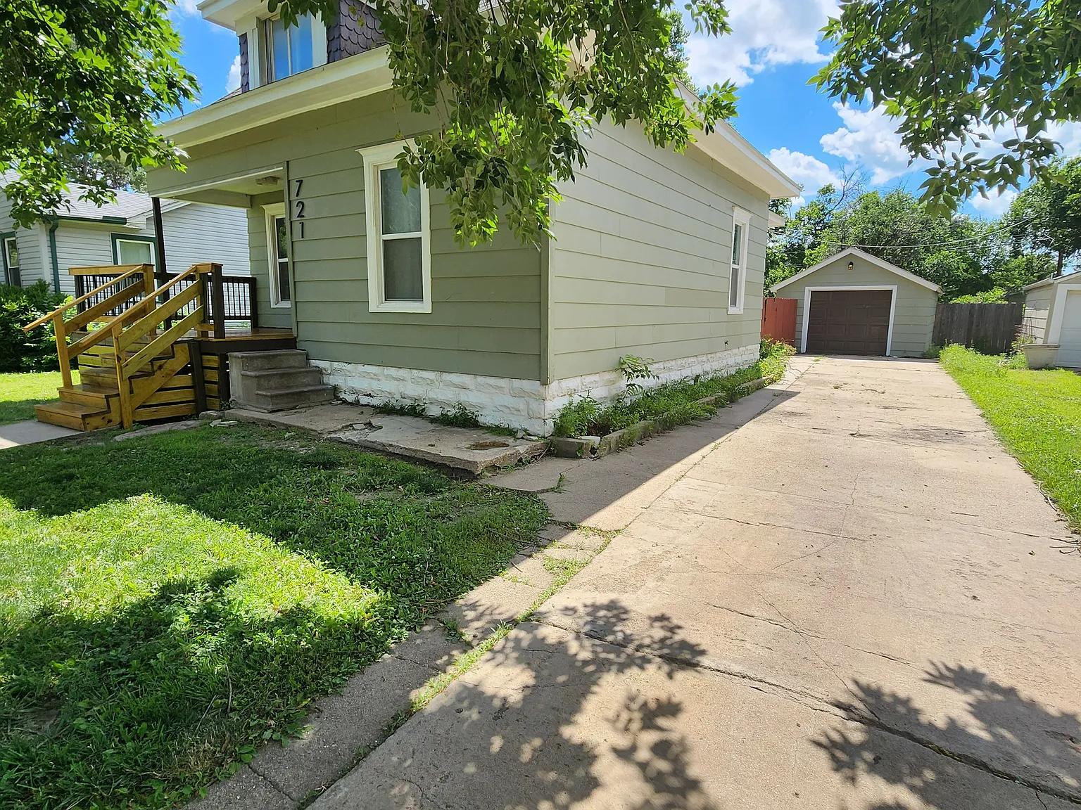 3 bed, 1044 sqft, $1,350 — Photo 2