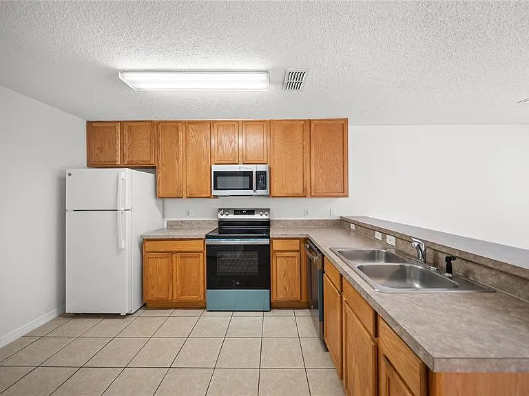 12649 Somerset Oaks St — Photo 19