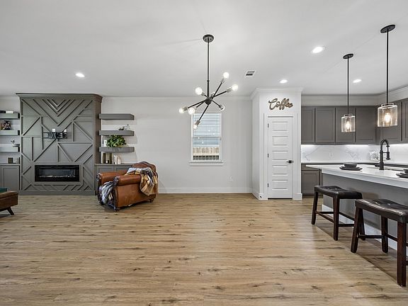 5th image of 3806 Vandervort Dr
