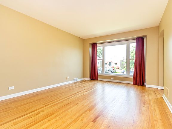 3rd image of 5453 N Melvina Ave