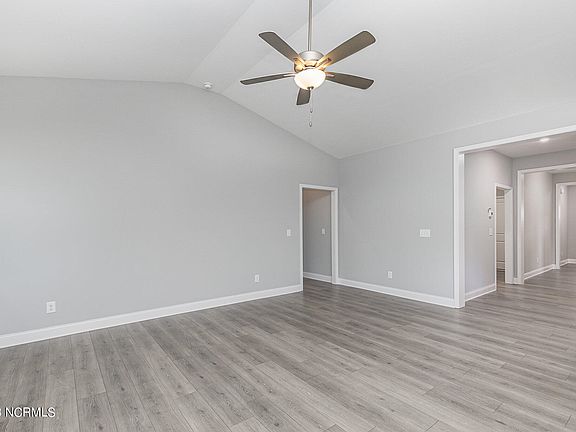 5th image of 406 Jackson Pond Drive