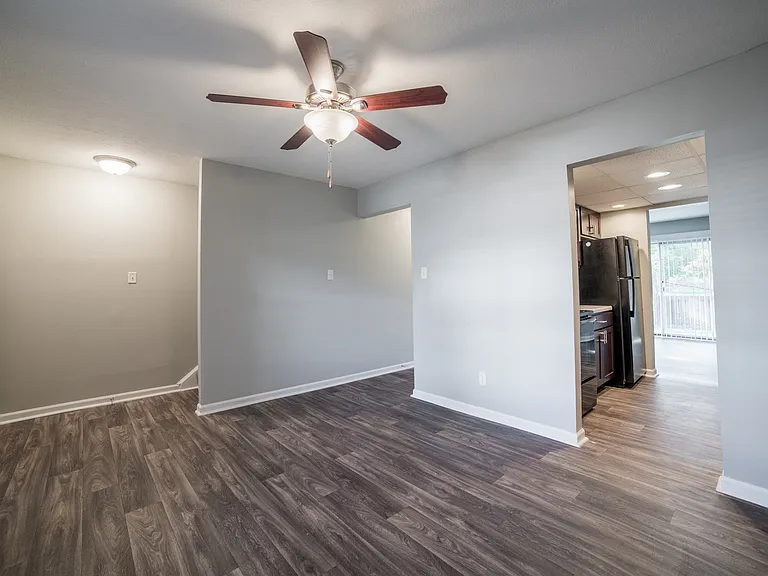Barrington Estates Apartments — Photo 11