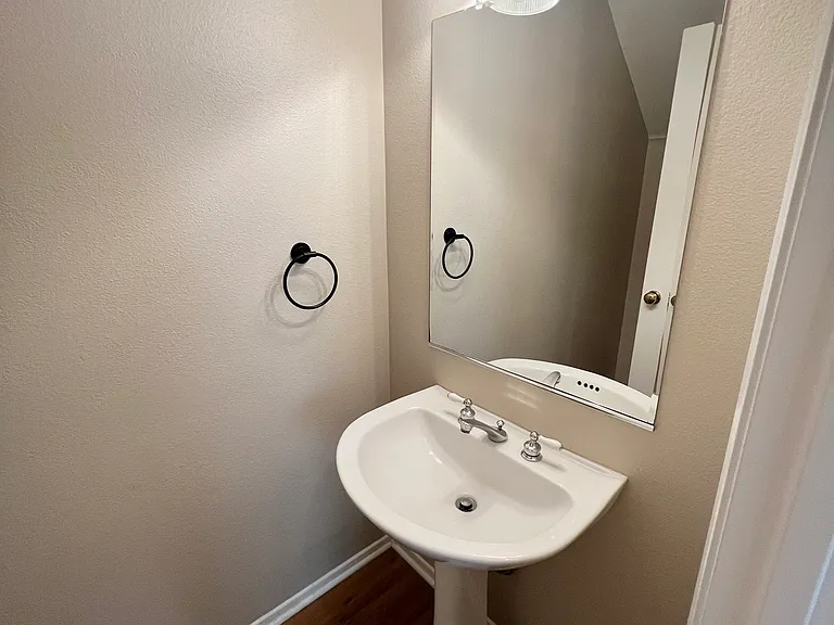 102 Santa Barbara Ct — Photo 9