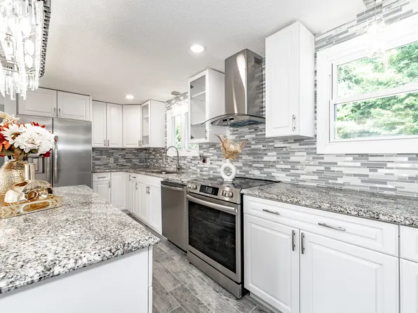 15 Brentwood Drive, Enfield, CT 06082