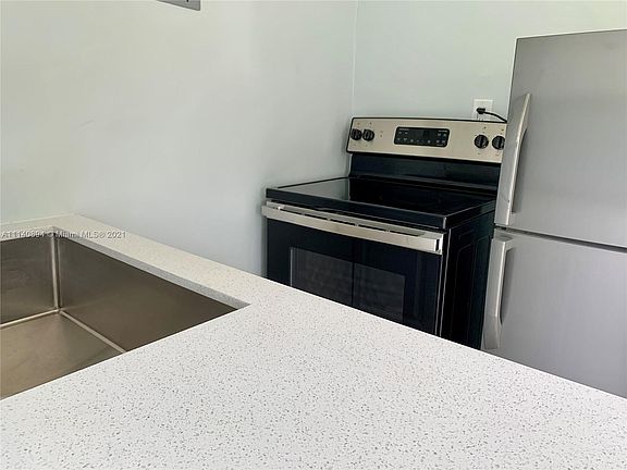 5th image of 2901 NW 18th St #6