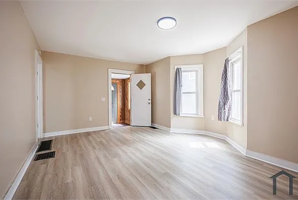 3 bed, 2000 sqft, $1,895 — Photo 4