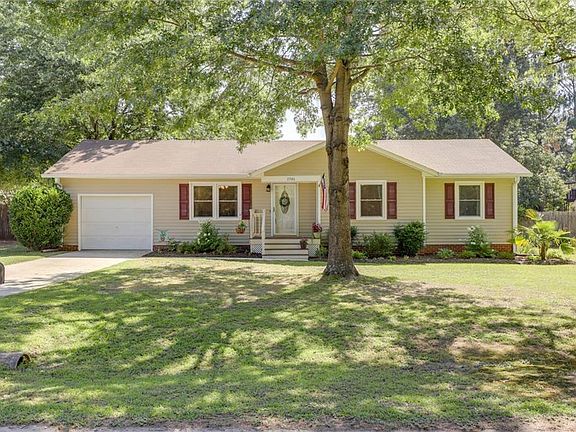 Amazing 3 bedroom, 2 full bath ranch style home