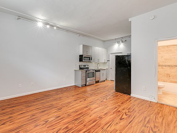 5th image of 2029 Montrose St APT 103