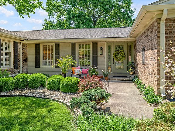 2nd image of 112 Summertree Dr