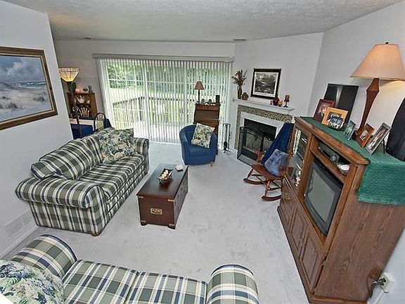 4th image of 74 Monmouth Dr