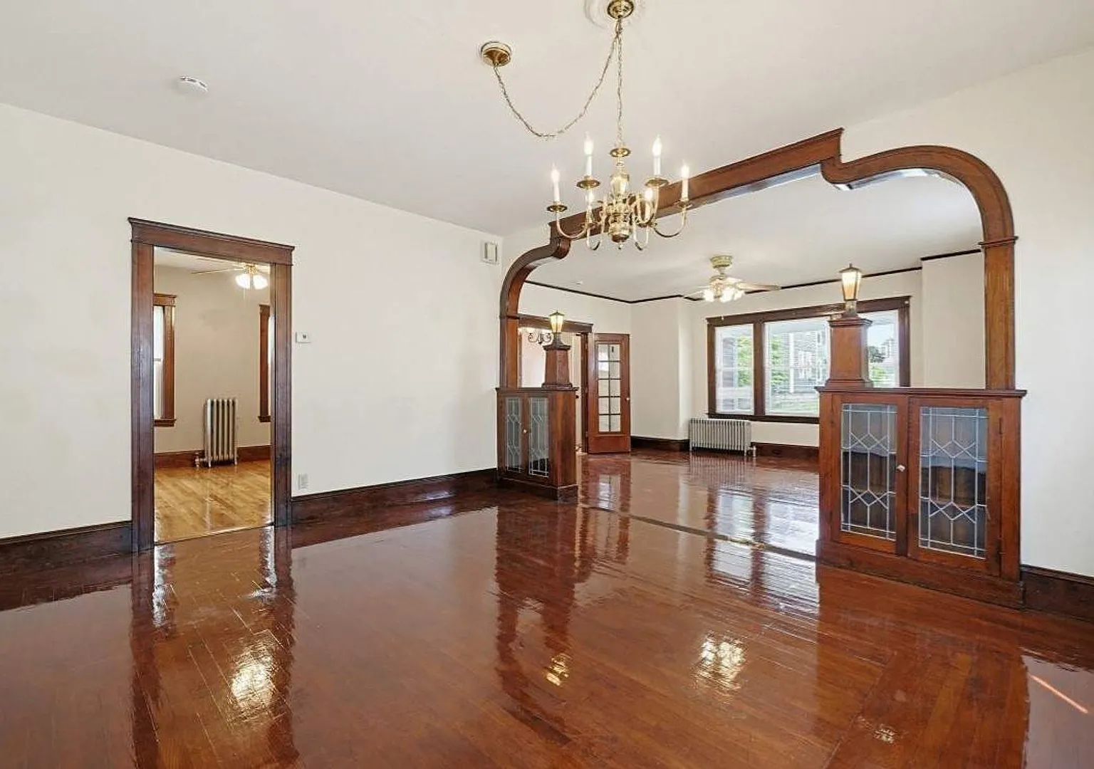 17 N Woodford St — Photo 2