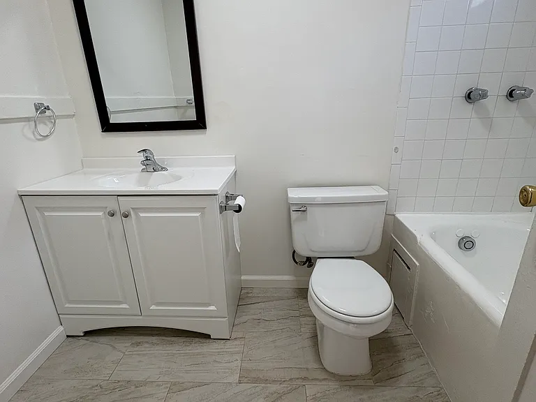 930 E 3rd St #11 — Photo 6