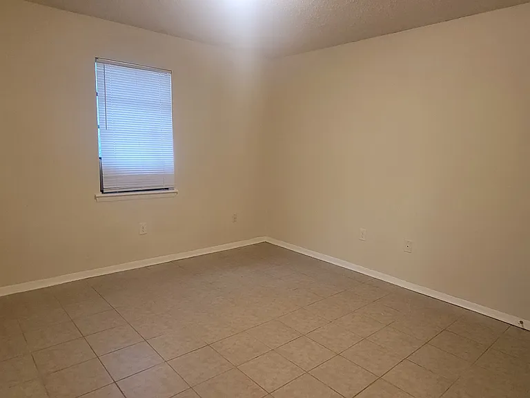 1645 Cedar Shoals Dr — Photo 5