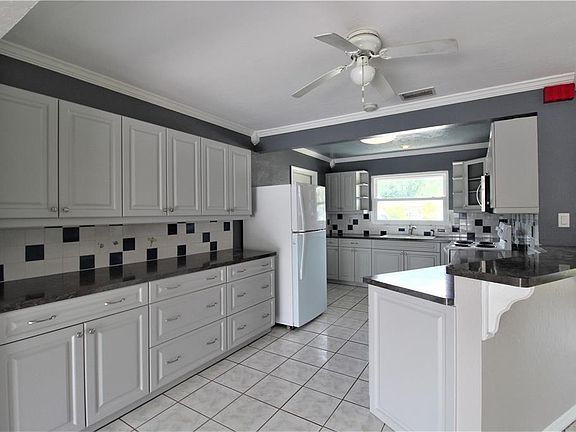 5th image of 3919 27th Pkwy #3919