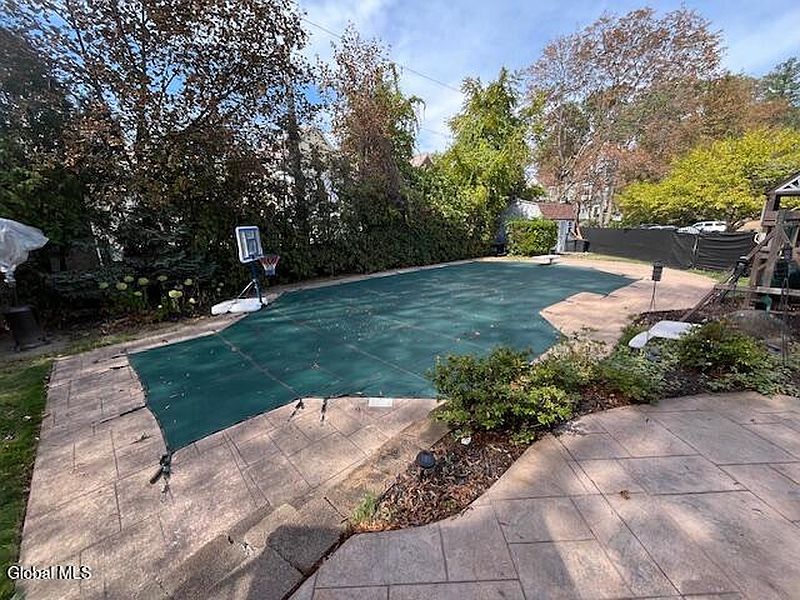 5th image of 1138 Oxford Place