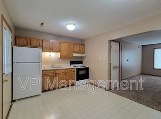 16 Park Crest Ct, Eldridge, IA 52748