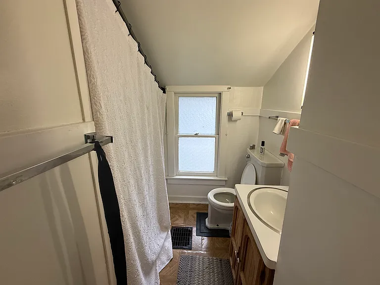 197 Rossiter Rd — Photo 18
