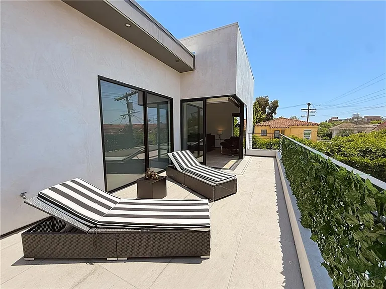 415 N Martel Ave — Photo 26