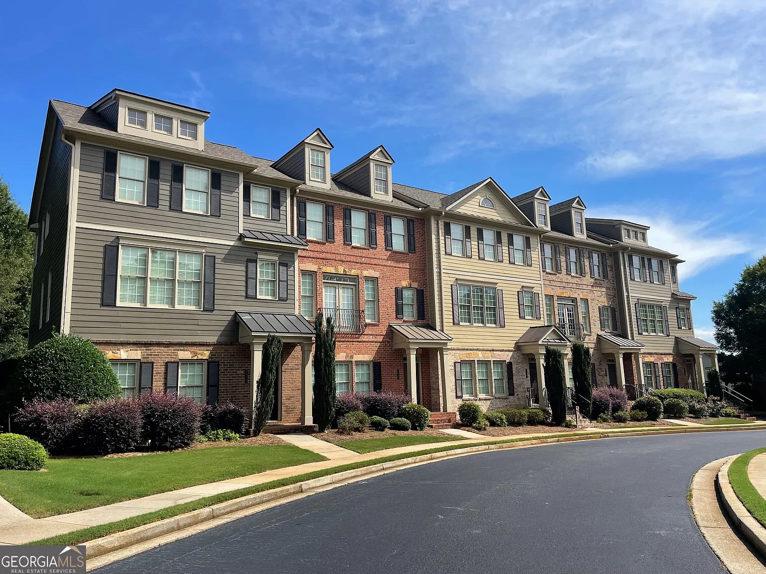 3 bed, 3.5 bath, 2388 sqft, $3,200 — Photo 2